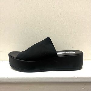 🖤 steve madden black slinky platform sandals